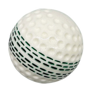 Pelota de Cricket Profesional IBEX HILLS de Cuero con Núcleo de EVA, con Forma Superior, Agarre Mejorado y Vuelo Consistente para Práctica - Product Image 4