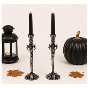 Ensemble de 2 bougeoirs en métal martelé en forme d'araignée, supports pour bougies coniques, pour une décoration de table effrayante pour Halloween et une maison hantée - Product Image 2