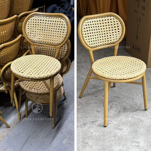 Chaise de salle à manger empilable de style bistrot français moderne, chaise rétro avec dossier en rotin PE tressé et structure métallique pour restaurant, café, extérieur - Product Image 2