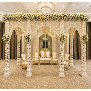 Increíble Decoración de Boda India Moderna, Mandap Blanco Impresionante, Mandap de Boda Blanco y Dorado de Estilo Romano, Increíble Mandapam del Sur de la India - Product Image 1