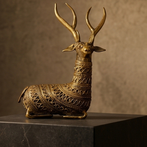 Figurine de cerf assis en laiton Dhokra, sculpture artisanale de faune pour étagères, tables, présentoirs de collection, décoration intérieure, sculpture animale - Product Image 2