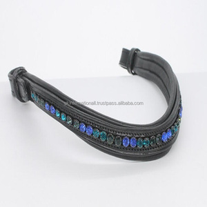 Bandeau de tête pour cheval en cuir rembourré de qualité supérieure, avec une rangée de cristaux de diamant et une chaîne métallique. - Product Image 4