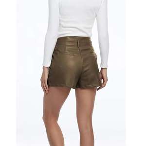 Shorts en cuir couleur unie grande taille coupe skinny pour femme, idéal pour les soirées en boîte de nuit - Product Image 6
