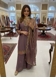 Ensemble Kurti et Plazzo en soie Fendy élégant pour femmes, tenue ethnique tendance, confortable et élégante pour les mariages et les fêtes - Product Image 3