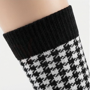 Chaussettes pour hommes, motif pied-de-poule, tricotées, respirantes, pour un usage quotidien en automne, style classique - Product Image 4