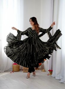 ชุดเดรสผ้าไหมกรุบกรอบออกแบบโดยดีไซเนอร์งานปักและจับคู่ Dupatta เย็บอย่างเต็มที่พร้อมใส่ไปงานปาร์ตี้ - Product Image 5