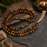 Collier de prière Jap Mala 108 perles en œil de tigre écologique de 8 mm avec pompon long et motif sculpté, style Gujarat, pour la décoration intérieure