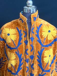 Veste en velours moutarde de luxe brodée, magnifique manteau court floral Suzani, vêtements d'extérieur d'hiver bohème pour femmes, cardigan à ouverture devant - Product Image 4
