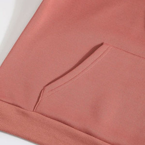 เสื้อฮู้ดดี้ลายกราฟิกสีชมพูอมเทาพรีเมียมสำหรับผู้ชาย |   เสื้อพูลโอเวอร์พิมพ์ลายหน้าอกลายหัวใจสีขาว |   ชุดออกกำลังกายสไตล์เมืองทันสมัย - Product Image 4