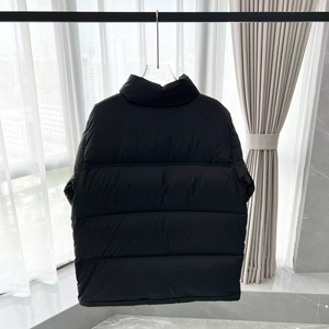 เสื้อแจ็คเก็ตพัฟเฟอร์ฤดูหนาวโลโก้สั่งทำ ผู้ผลิต OEM ขายส่ง เสื้อโค้ทขนเป็ดหนานุ่ม คอตั้ง สีตัดต่อ สำหรับผู้ชาย - Product Image 2