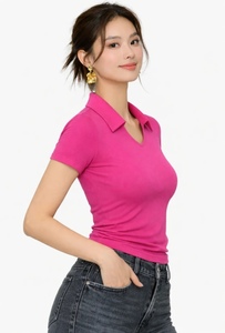 Vente en gros de hauts de mode pour femmes, essentiels au quotidien, coupe ajustée, parfait pour un style décontracté, basique mais de haute qualité. - Product Image 3