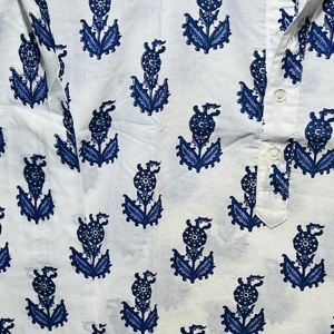 Kurta Elegante de Manga Larga en Azul Oscuro, 100% Algodón, para Hombre |   Kurta Tradicional Refinada con Estampado Floral Hecho a Mano - Product Image 3