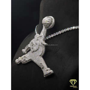 Colgante de Moissanita Premium con Diseño de Jugador de Baloncesto de Dibujos Animados Estilo Hip Hop, Certificación GIA, Plata 925, Múltiples Opciones de Chapado, Estilo Iced-Out - Product Image 4