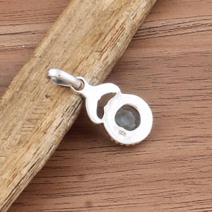 จี้พลอยบลูโทแพซธรรมชาติวินเทจขายส่ง เงินแท้ 925 ชุบแพลตตินัม ประดับลายจุด ทำด้วยมือ ราคาขายส่ง - Product Image 5