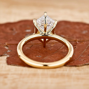 Anillo de Compromiso Solitario con Corte Hexagonal, Chapado en Oro Amarillo, Anillo Minimalista con Engaste de Diamantes, Unisex - Product Image 4
