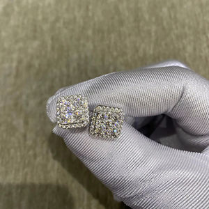 Pendientes de tuerca con forma cuadrada de moissanita incolora y cierre de rosca en plata 925, minimalistas y ecológicos, tipo diamante. - Product Image 1