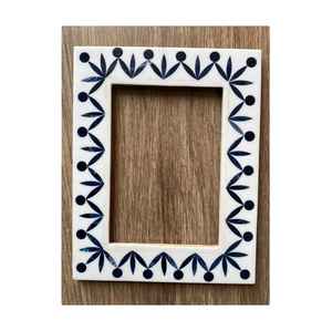 Cadre photo en résine moderne de qualité supérieure, fait main par un designer, décoration pour la maison et le bureau - Product Image 1