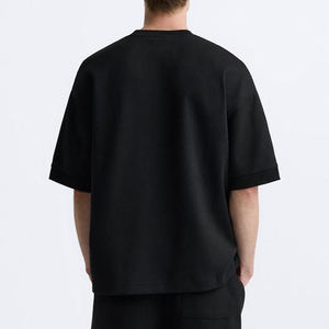 Ensemble t-shirt et short pour homme, noir, surdimensionné, coupe ample, tissu léger et respirant, tenue décontractée d'été en deux pièces - Product Image 4