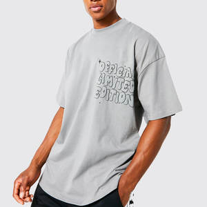 T-shirt décontracté tendance avec impression en relief épaisse, motif graphique audacieux en relief, haut confortable et tendance pour tous les jours - Product Image 1