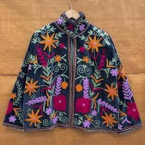 Veste en velours brodé bleu Suzani de qualité supérieure avec motif floral, col montant bohème, manches longues, vêtements d'extérieur pour femmes, automne - Product Image 1