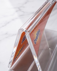 Porta Menús Triangular de Acrílico Más Vendido – Soporte Transparente para Exhibición de Menús en Mesa para Bares, Restaurantes y Cafés - Product Image 2