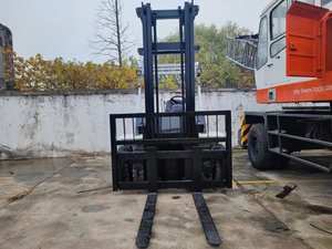 TCM Used Diesel Forklift 70 Three Stage Mast Foam Filled Pneumatic Tire Cummins <b>Engine</b> Seated Operation Indoor Use Manufacturing - Product Image 5