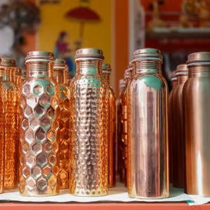 Botella de Cobre Premium para Beber, a Prueba de Fugas, para Yoga, Bienestar, Cocina, Comedor y Viajes - Product Image 1