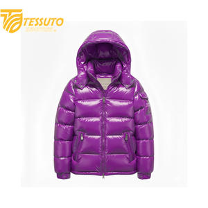 Veste matelassée noire brillante avec capuche et logo personnalisé – Manteau d'hiver en duvet pour homme – Fabricant en gros OEM - Product Image 2