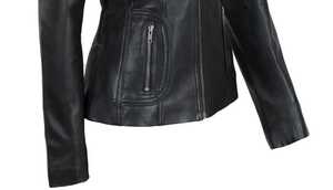 Chaqueta de Cuero Negra Clásica de Alta Calidad para Mujer, Corte Entallado - Product Image 2