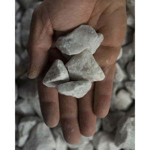 Gránulos de Carrara Blancos 33-42mm - Bolsas de 25kg Adoquines 100% reciclados Mármol Blanco de Carrara - Product Image 1