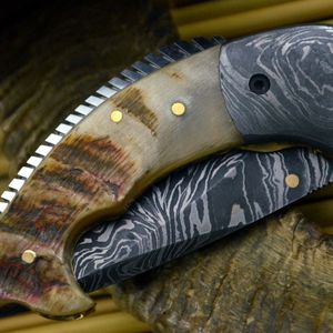 Cuchillo de caza de acero de Damasco con hoja de punta caída y mango de hueso, con perilla de apertura para el pulgar, para uso en camping y actividades al aire libre. - Product Image 5