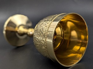 Calice religieux en laiton avec gravure florale et boîte en velours, gobelet à vin décoratif en laiton avec motif floral, style vintage, idéal pour offrir - Product Image 4