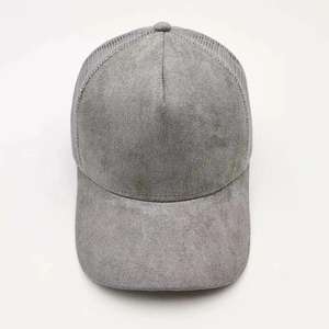 Gorra trucker de moda con bordado personalizado y forro de piel, parte trasera de malla transpirable y correa ajustable para uso casual o streetwear, unisex. - Product Image 3