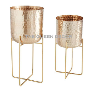 Décoration élégante pour centres de table : Pot et support à fleurs en aluminium plaqué or pour balcon, fournitures en gros - Product Image 5