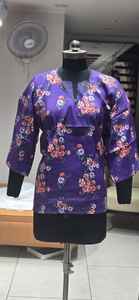 ชุดเดรสปักลายแบบดั้งเดิมของชาวมาเลย์สำหรับงานปาร์ตี้ แบรนด์บาจู เคาดะห์ คูรุง แฟชั่นส่งออกจากมาเลเซีย ทรงหลวม ความยาวระดับสะโพก - Product Image 6