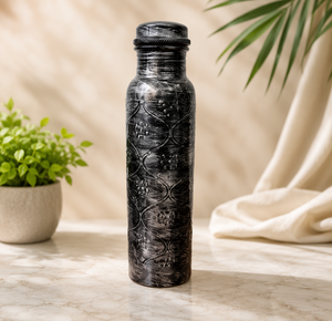 Botella de Agua de Cobre Negro Mate con Elegante Diseño de Líneas Doradas, Botella de Salud Ayurvédica Hecha a Mano de Lujo - Product Image 5