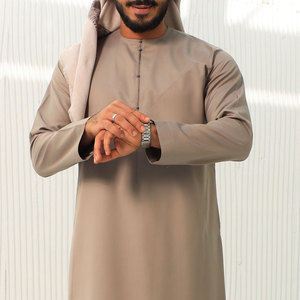 Fabricant OEM de Thobe, vêtement islamique à manches longues conçu pour un usage quotidien et une production sous marque privée - Product Image 1