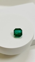 Emerald Alami 3.90 Cts Potongan Emerald Potongan Sempurna Asal Zambia Bersertifikat IGI Kualitas AAA+ Kejernihan Tinggi Warna Hijau Play Sadiya