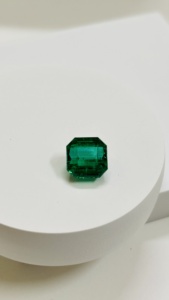 มรกตธรรมชาติ 3.90 กะรัต ทรงเหลี่ยม ตัดแบบ Emerald Cut ต้นกำเนิดจากประเทศแซมเบีย ได้รับการรับรองจาก IGI คุณภาพเกรด AAA+ ความใสเยี่ยม สีเขียวสดใส จาก Sadiya International - Product Image 2