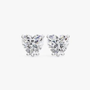 Boucles d'oreilles clous en diamant de laboratoire taille cœur 1 carat, or massif 14K, sertissage à griffes, style minimaliste, cadeau pour femme pour mariage, anniversaire ou fête - Product Image 1