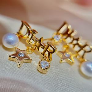 Boucles d'oreilles rétro en perles d'eau douce naturelles avec un design ajouré, boucles d'oreilles en forme de lettre et d'étoile avec des aiguilles d'oreille - Product Image 5