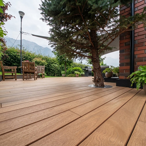 Plancher en bois de teck massif de qualité supérieure, finition naturelle, terrasse extérieure pour projets d'hôtels, de resorts et de villas, fournisseur d'origine indonésienne - Product Image 3
