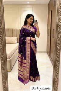 Sari en soie satinée avec tissage Zari, look traditionnel indien magnifique, pour les occasions festives et la saison des mariages, vêtements élégants pour femmes - Product Image 2