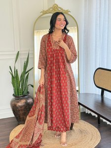 Salwar Kameez Rojo Estampado para Mujer, Algodón Puro Bordado, Traje Tradicional Indio Pakistaní para Festivales, Bodas y Fiestas - Product Image 4