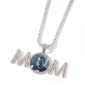 Colgante de Plata con Diamante Cultivado en Laboratorio para Mamá, Collar Personalizado con Foto, Corte Brillante Redondo, Chapado en Oro, Certificado IGI, Dije con Letra - Product Image 1
