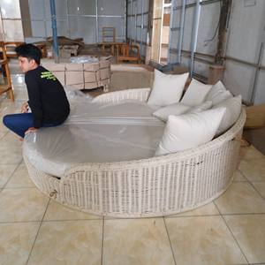 Meubles en aluminium et balançoire en rotin pour projet de café et d'hôtel, fabriqués en Indonésie - Product Image 2