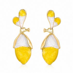 Pendientes de Perlas con Diseño Floral de Moda, Ligeros y Resistentes al Deslustre, para Mujeres y Niñas - Product Image 1
