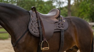 Silla de montar western de cuero PU de la mejor calidad, silla de compresión para entrenamiento de caballos, hecha a medida para caballos - Product Image 6
