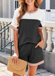 Ensemble tendance streetwear 2 pièces pour femme, couleur unie, été, col rond, manches courtes, t-shirt oversize et short pour femme - Product Image 4