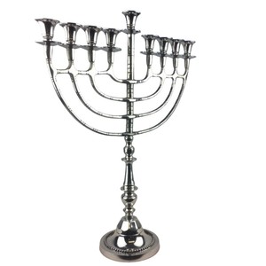 Moderna Lámpara de Nueve Brazos Plateada, Menorah Decorativa Judía para Hanukkah, Estilo Formal - Product Image 3